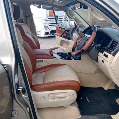 2016 Lexus LX 450d image 4