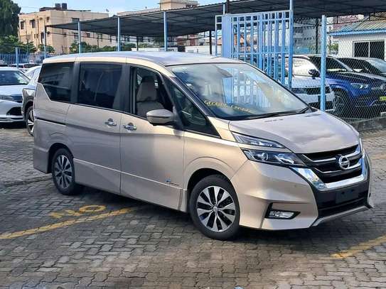 Nissan  Serena hybrid image 2