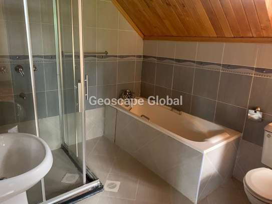 4 Bed House with En Suite in Rosslyn image 14