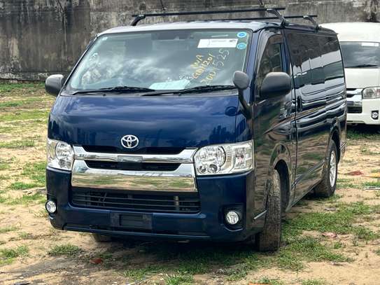 TOYOTA HIACE image 6