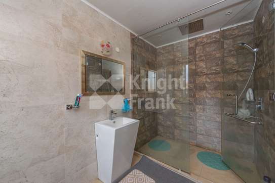 3 Bed Apartment with En Suite at Vanga Street image 11