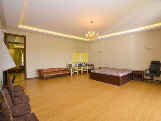 4 Bed Apartment with En Suite in Riverside image 1