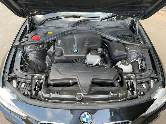 BMW 320i image 4