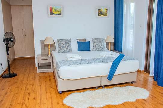 Serviced 4 Bed Apartment with En Suite at Riverside image 2
