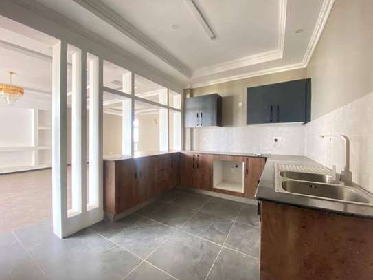 3 Bed Apartment with En Suite in Kilimani image 4