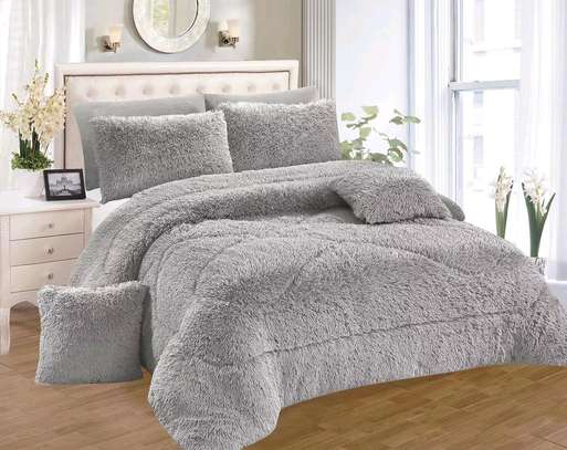 Fluffy woolen duvet with image 1