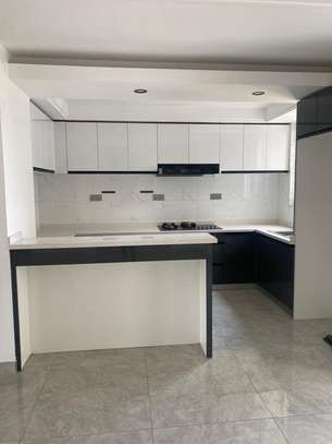 3 Bed Apartment with En Suite in Kilimani image 4