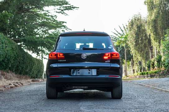 2016 Volkswagen Tiguan Black image 6