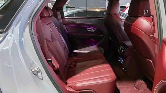 BENTLEY BENTAYGA 2024 image 4