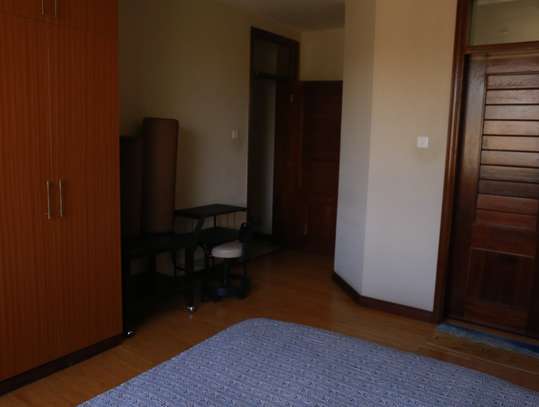 4 Bed Apartment with En Suite at Riverside Drive image 8