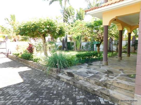 4 Bed House with En Suite at Nyali image 16
