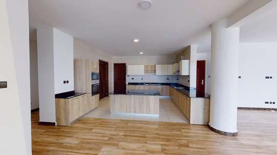 4 Bed Apartment with En Suite in General Mathenge image 11
