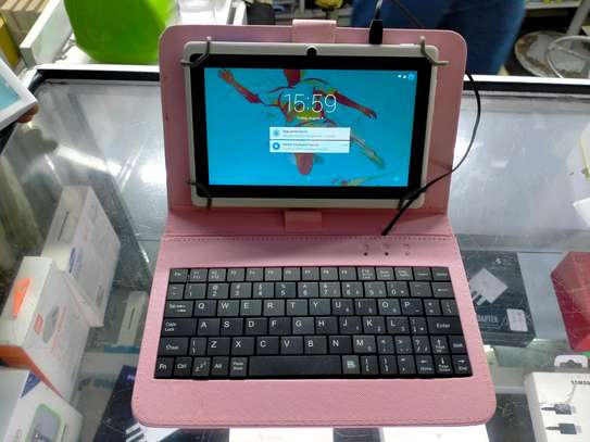 B33 Tablet with keyboard image 2