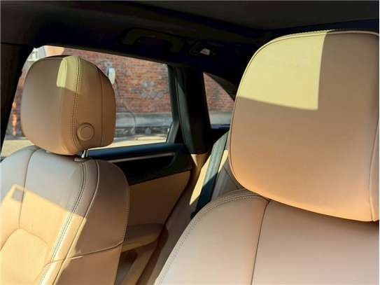 2021 PORSCHE MACAN image 9