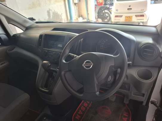 Nissan NV200 Silver 5-Seater Fuel Efficient Van image 4