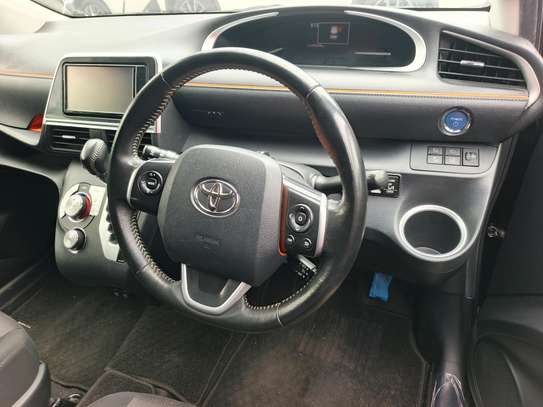 Toyota sienta hybrid image 6