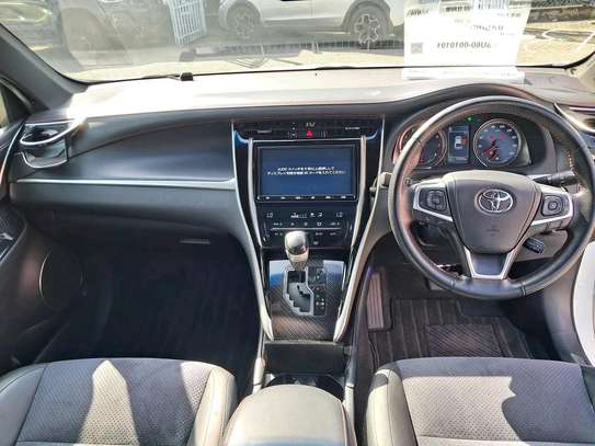 Toyota Harrier premium white sunroof 2019 image 5