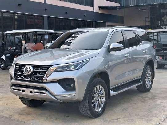 Toyota fortuner silver colour image 2