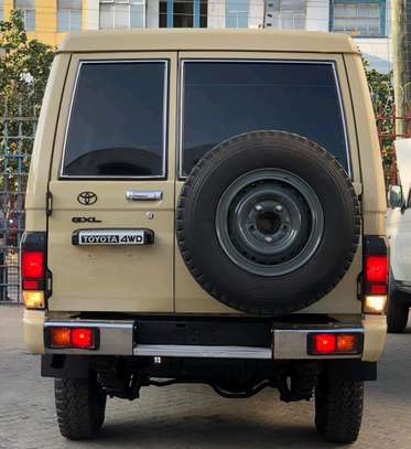 Toyota land Cruiser V8 Hard top 2018 image 12