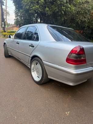 Mercedes C200 image 3