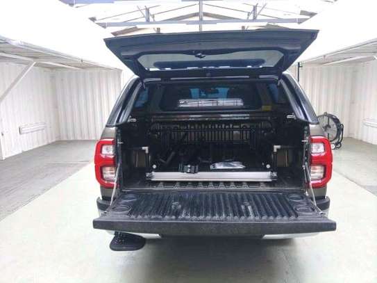 Toyota hilux double cub image 9