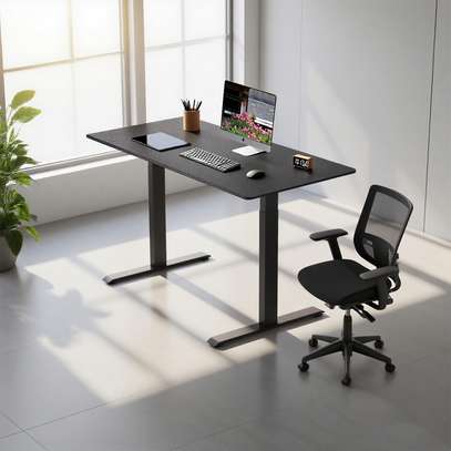 Standing Desk; 1.6M Adjustable  Electric Desk in Ogembo image 7