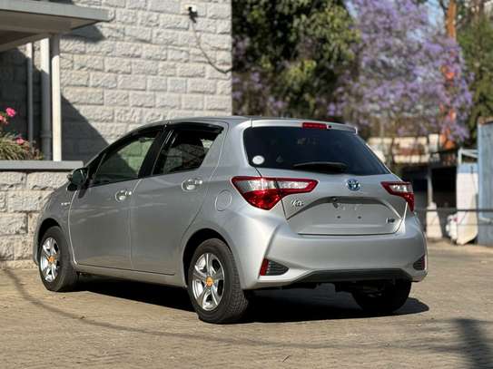 Toyota vitz image 4