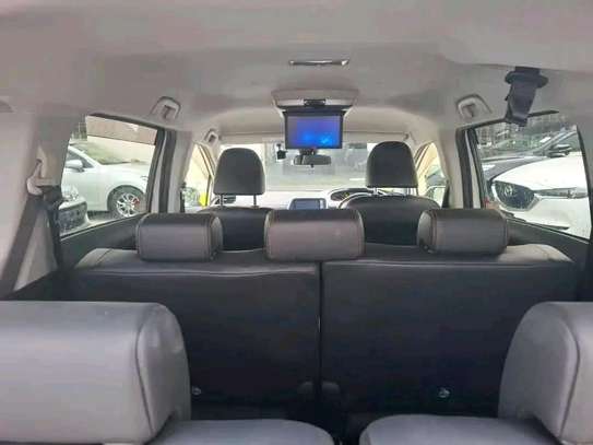 Toyota sienta pearl white image 8