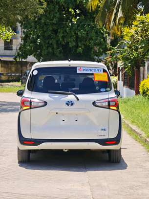 Toyota Sienta hybrid 7seater white 2019 image 12