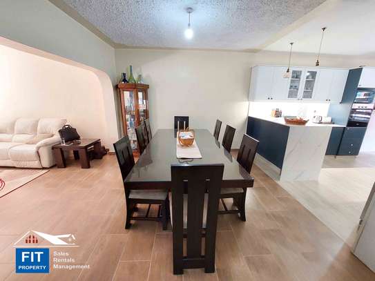 4 Bed House with En Suite in Brookside image 17