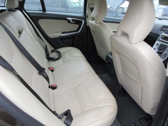 Volvo V60 T5 brown 2018 image 3