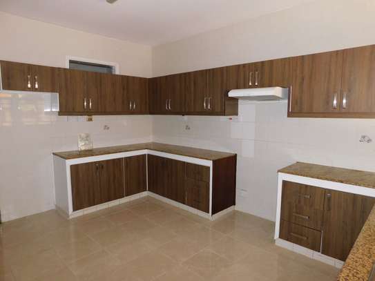 4 bedroom townhouse for rent in Lavington image 4