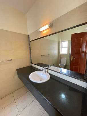 3 Bed Apartment with En Suite in Westlands Area image 5