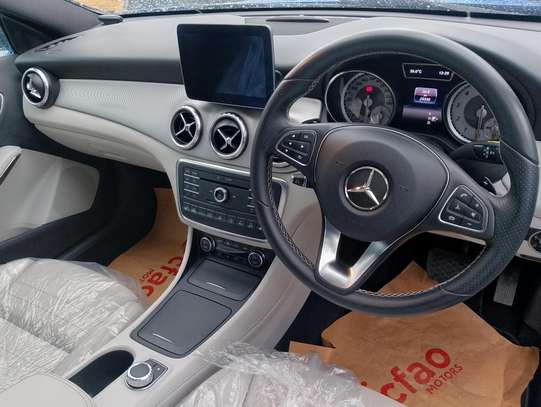 Mercedes Benz GLA250 2017 image 3