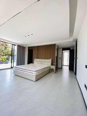 5 Bed Villa with En Suite at Jacaranda image 5