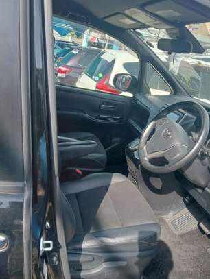 Toyota Noah WXB image 4