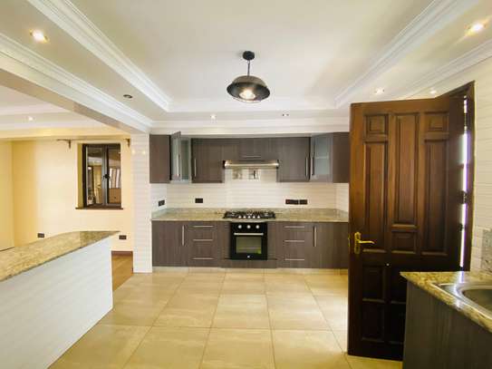 4 Bed Townhouse with En Suite in Lavington image 14