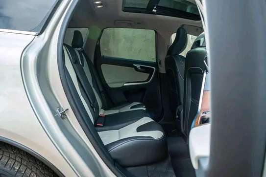 2016 Volvo XC60 sunroof image 3