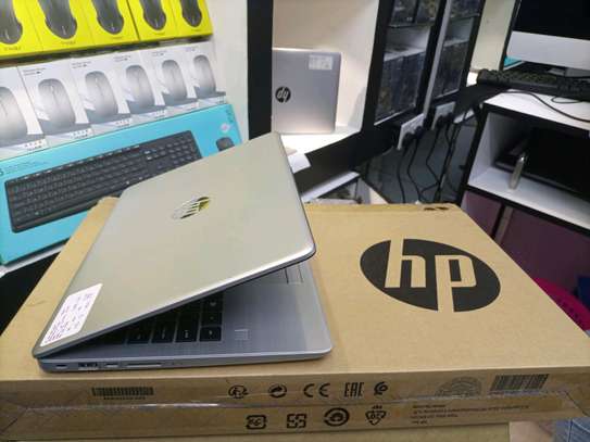 New Laptop HP 348 G7 8GB Intel Core I5 HDD 256GB image 2