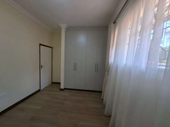 Furnished 2 Bed Apartment with En Suite at Close To Un image 6