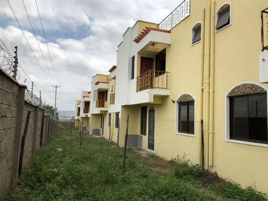4 Bed Townhouse with En Suite at Mombasa Road image 4