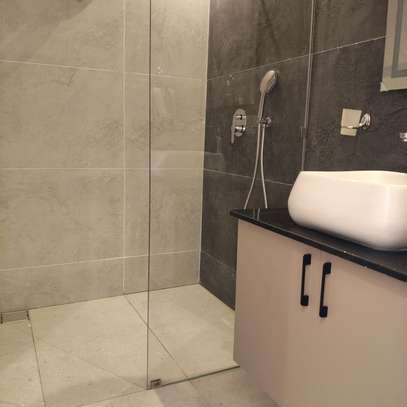 Serviced 3 Bed Apartment with En Suite at 2 Avanue image 9