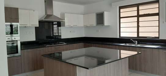 5 Bed Townhouse with En Suite in Rosslyn image 10