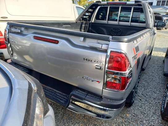 TOYOTA HILUX PICK UP NEW IMPORT. image 2