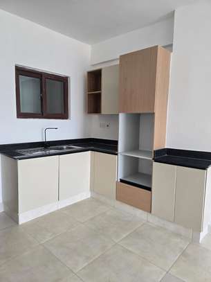2 Bed Apartment with En Suite at 2Nd Avenue image 4