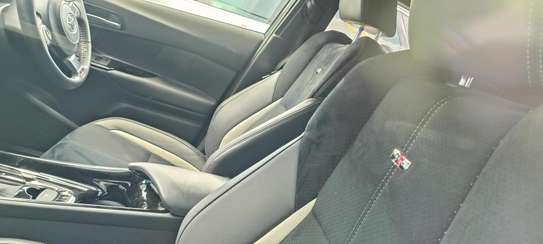 Toyota C-HR GR 2018 Sport image 4