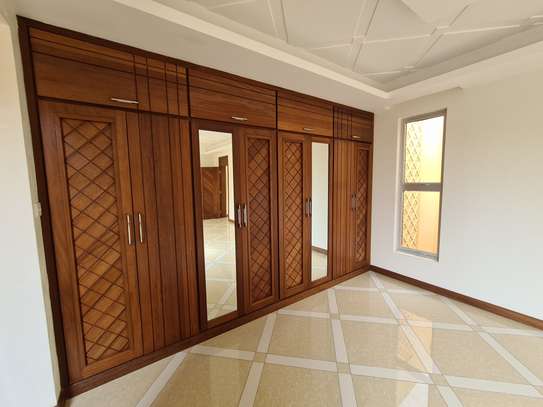 4 Bed Apartment with En Suite in Nyali Area image 11