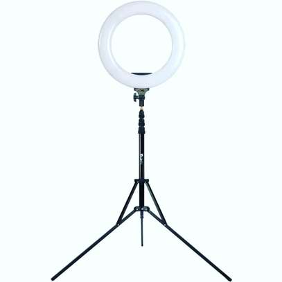 Ring lights & tripods image 1