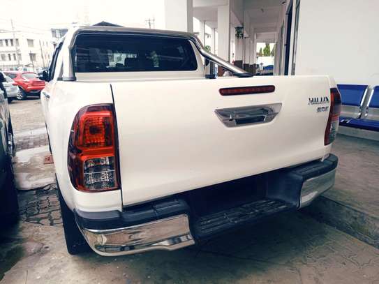 Toyota Hilux double cabin white 2016 4wd option image 17