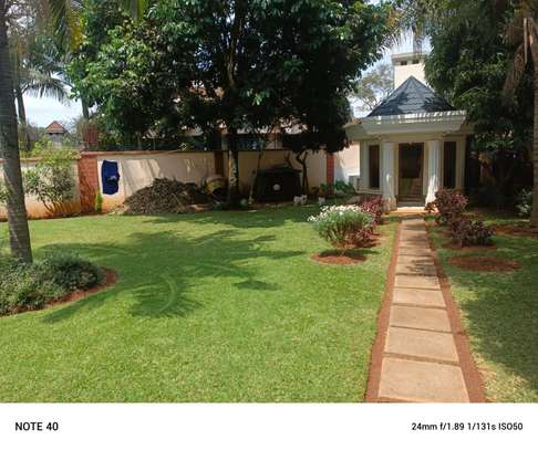 5 Bed House with En Suite at Runda image 10